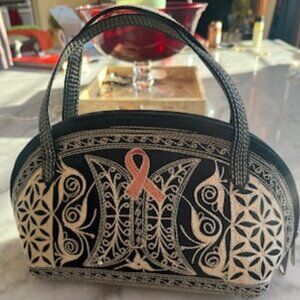 Small back embroidered purse